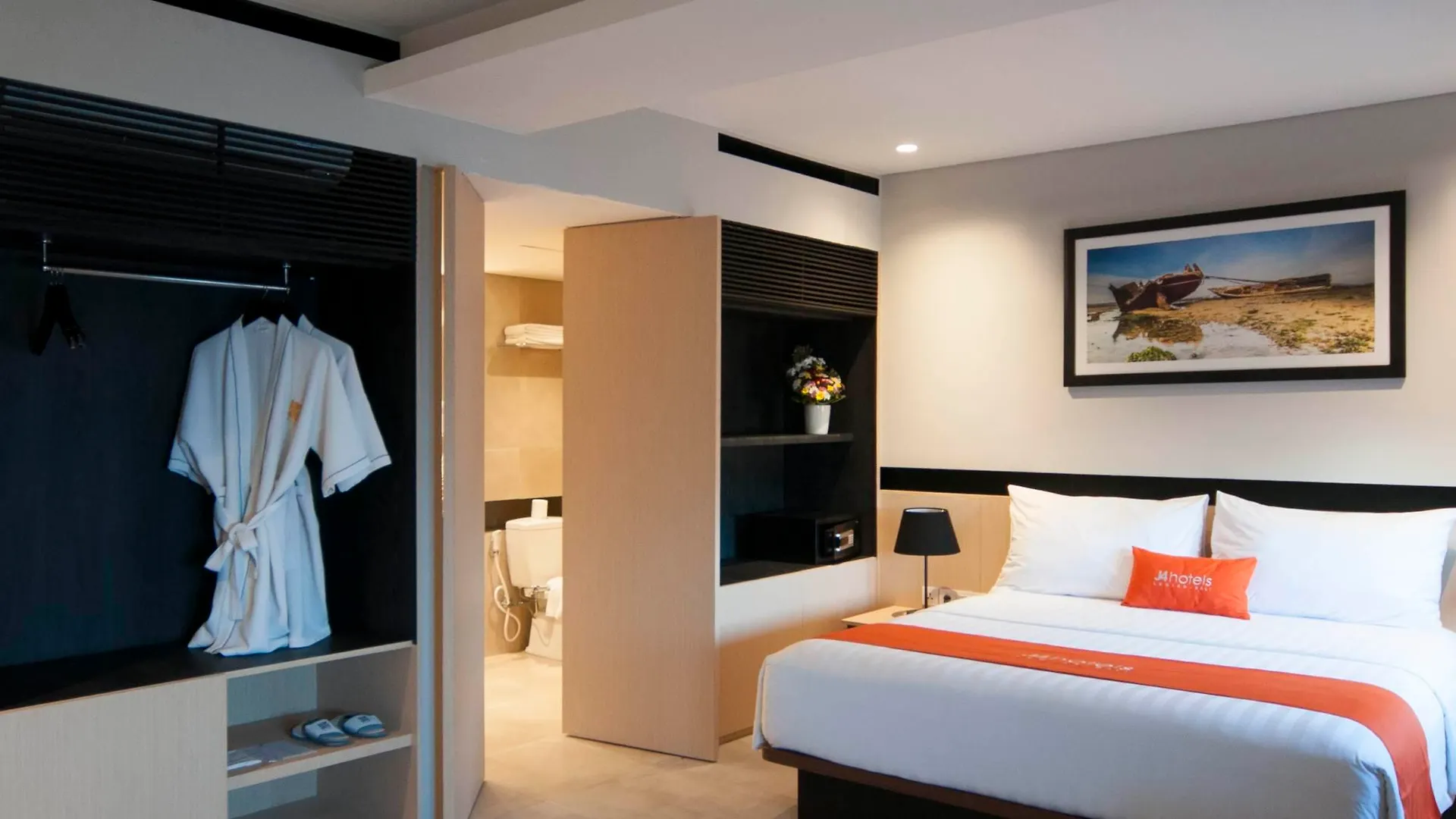 J4 Hotels Legian 4*, Legian (Bali)