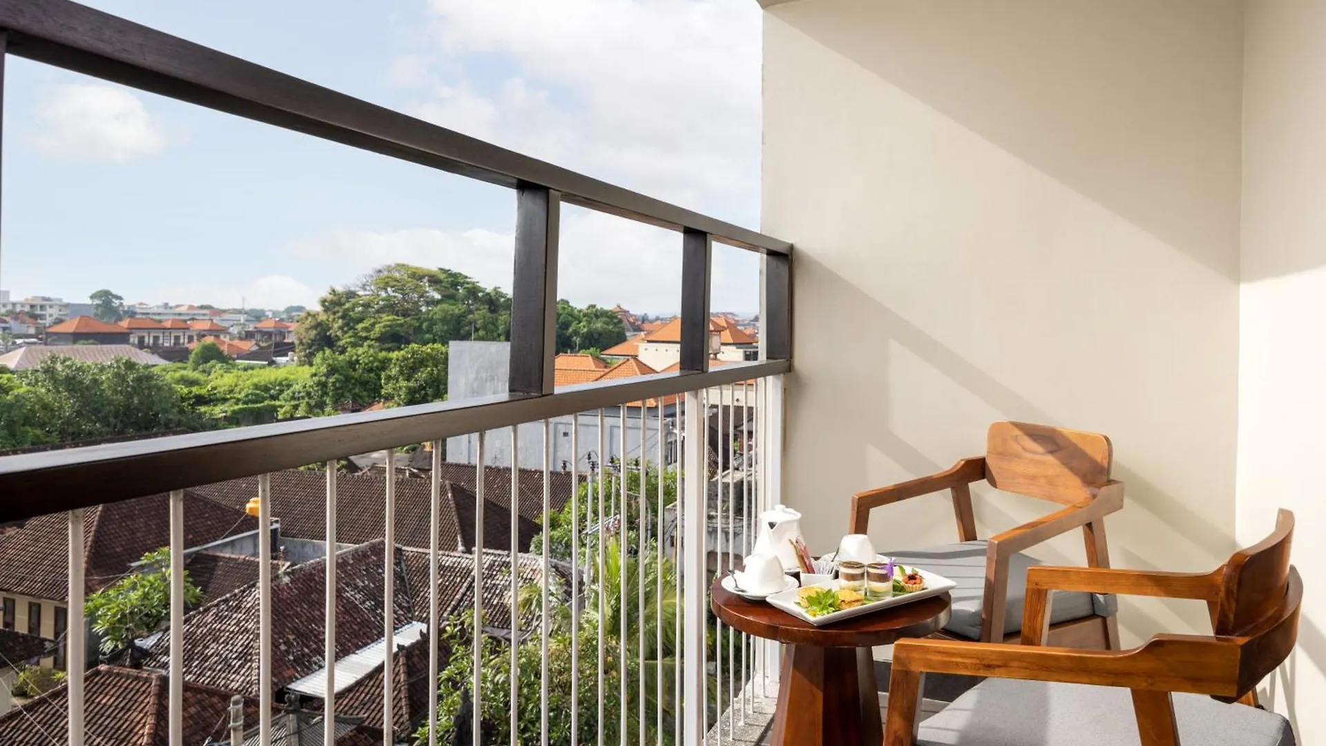 J4 Hotels Legian 4*, Legian (Bali)
