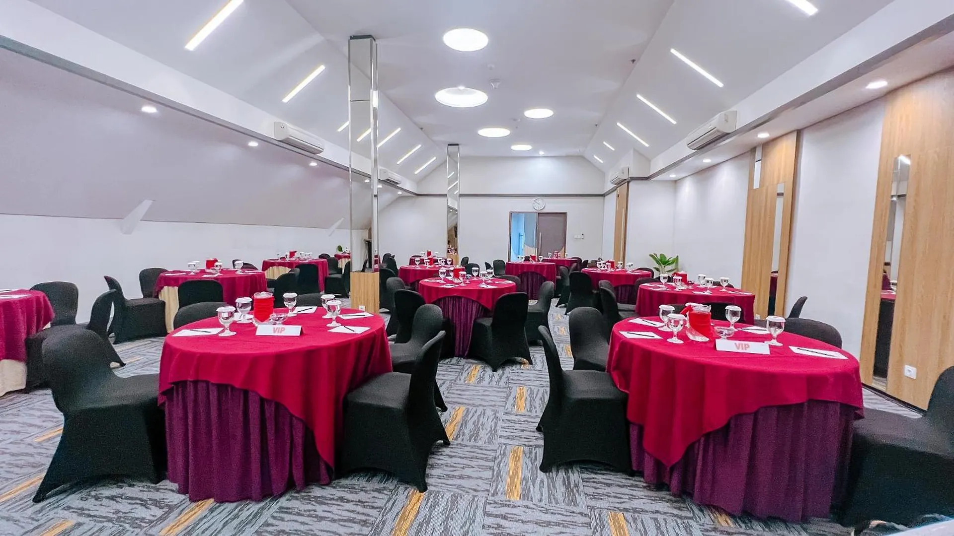 J4 Hotels Legian 4*,