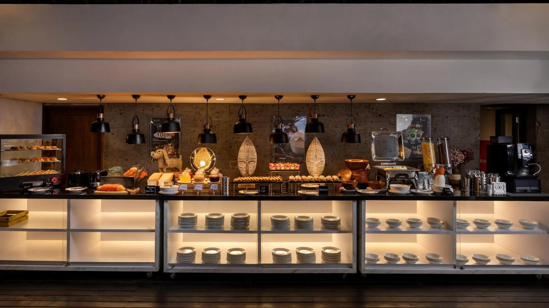 J4 Hotels Legian 4*,